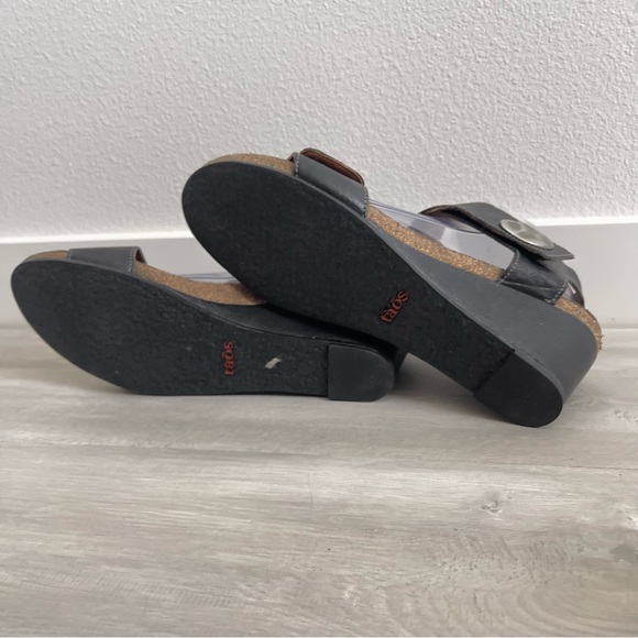 Taos Carousel 2 Leather Wedge Sandals Women’s - Picture 5 of 6